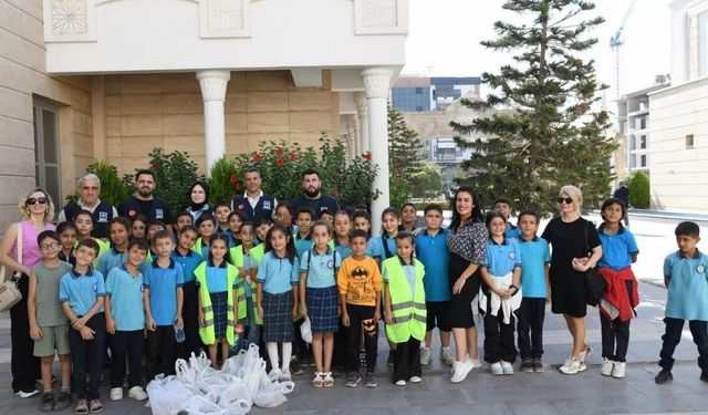 Belediye öncülüğünde öğrencilerle çevre temizliği gerçekleştirildi