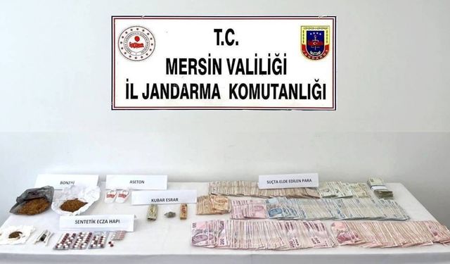 Jandarma  Operasyonda Çok Sayıda Madde ve Para Ele Geçti, 4 Kişi Tutuklandı