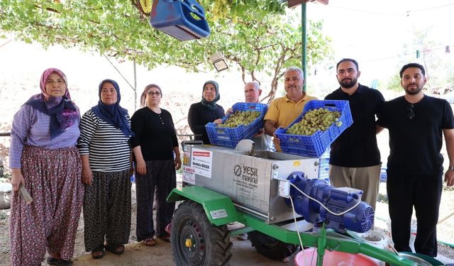 Pekmez Üretimi İçin Ücretsiz Üzüm Sıkma Makineleri Kullanıma Sunuldu