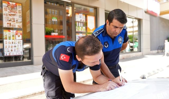 Tarihi Geçmiş Ürün Satan İki Market Şubesi Mühürlendi