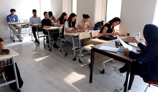 Ücretsiz Üniversite Hazırlık Kursları Öğrencilerle Buluştu