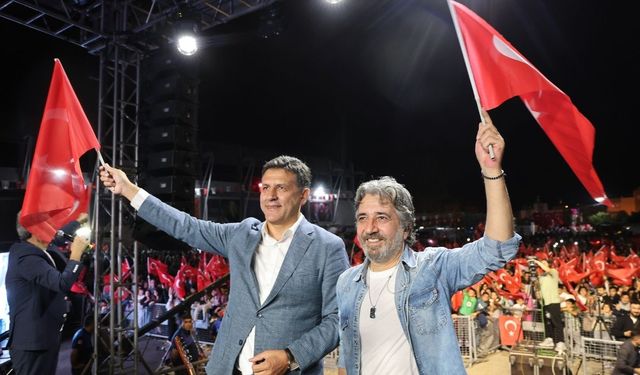 Ali Kınık Sevenleriyle Buluştu, Şarkılarıyla Coşturdu