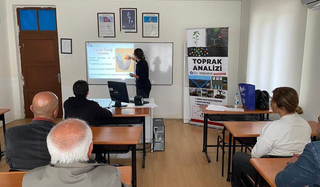 Çiftçilere Uygulamalı Tarım Eğitimi Veriliyor