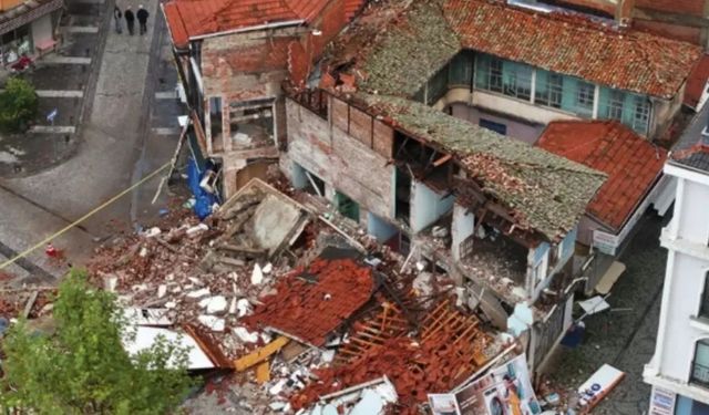 Balıkesir Depreminde Yıkım! Enkaz Görüntüleri Ortaya Çıktı