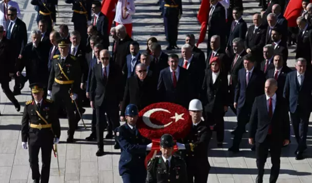 Cumhurbaşkanı Erdoğan Anıtkabir'de! Özel Deftere Duygusal Not