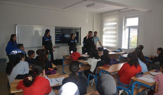 Kahramanmaraş Emniyeti'nden Öğrencilere İngilizce Kursu