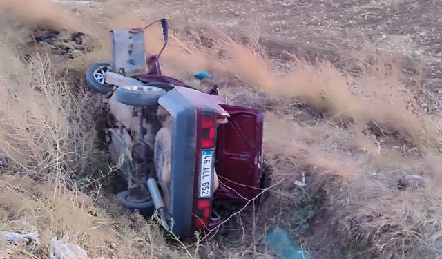 Kahramanmaraş’ta Hafif Ticari Araçla Çarpışan Otomobil Kanala Uçtu