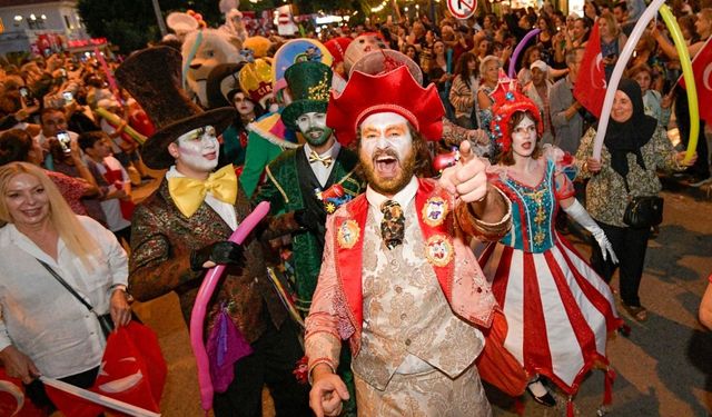 Kaleiçi Sokakları Masal Karnavalına Dönüştü