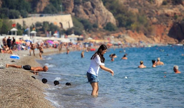 Kış Başlarken Sahillerde Yaz Manzarası