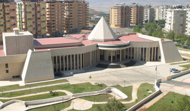 Kahramanmaraş’ta Necip Fazıl Kısakürek Kültür Merkezi Yeni Yerine Taşındı
