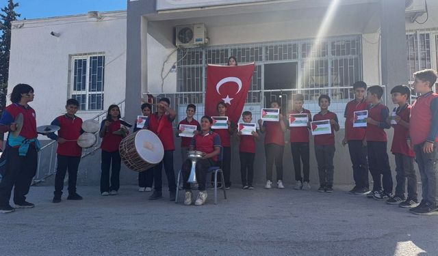 Öğrencilerden Filistin’e Anlamlı Destek