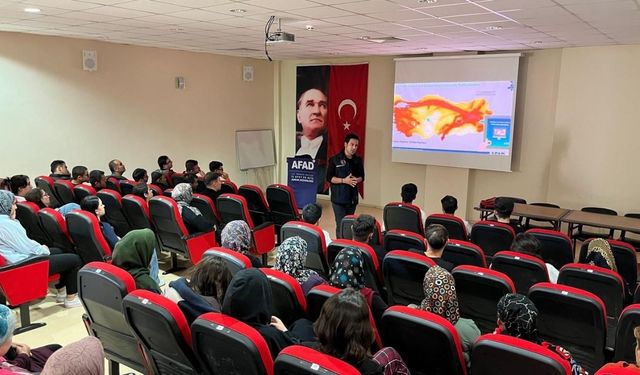 Öğrencilere Uygulamalı Afet Eğitimi Verildi