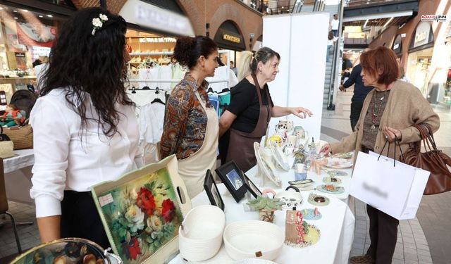 Kadın emeği AVM'de taçlandı öğretmenler Günü'ne özel sergi