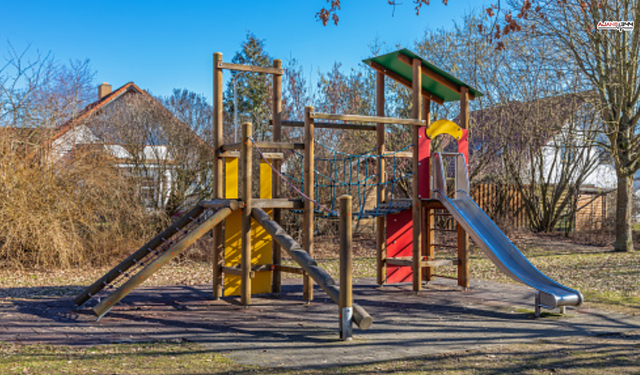 Çocuk Parkında Dört Çocuk Elektrik Kaçağından Yaralandı