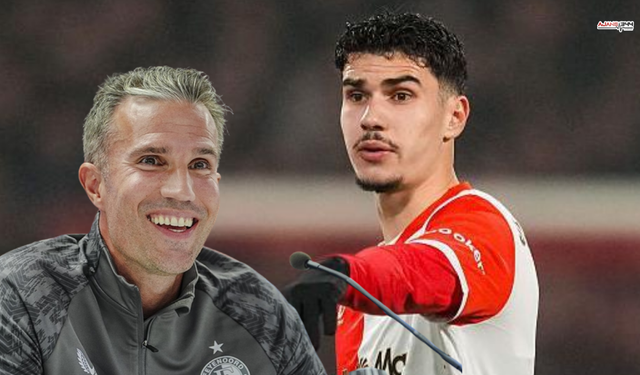 Van Persie, Oğlunu Oynatınca Futbol Dünyasını İkiye Böldü