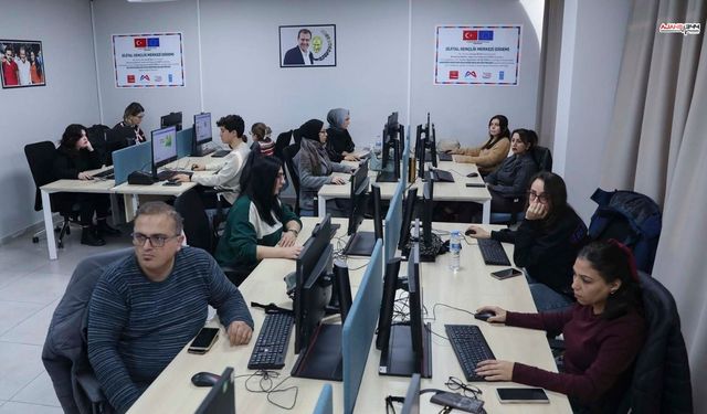 Gençler için ücretsiz dijital tasarım kursu başladı