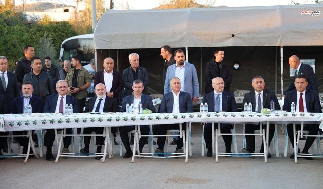 İçişleri Bakanı Yerlikaya’dan Kozan’da Taziye Ziyareti