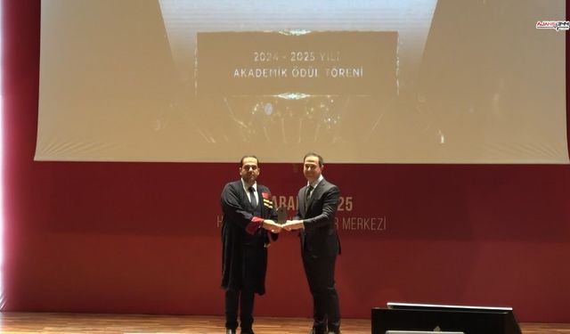 Hasan Kalyoncu Üniversitesi'nde Akademik Ödül Töreni Düzenlendi