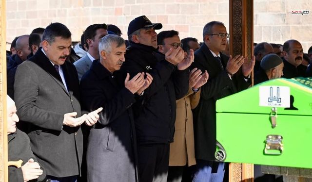 Vali Ünlüer, Trafik Kazasında Hayatını Kaybeden Yeğenini Uğurladı