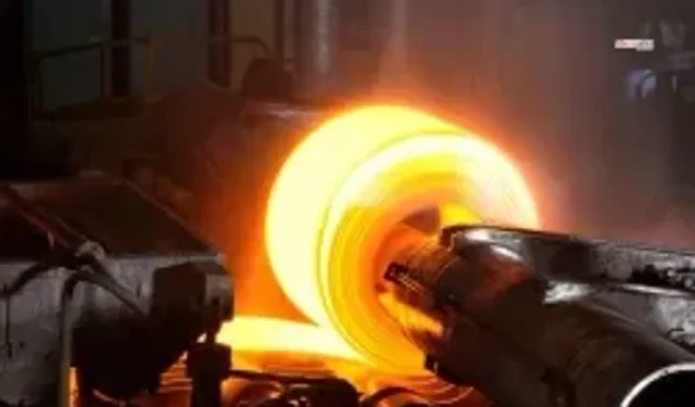 Sanayi üretimi yıllık bazda arttı, aylık bazda geriledi