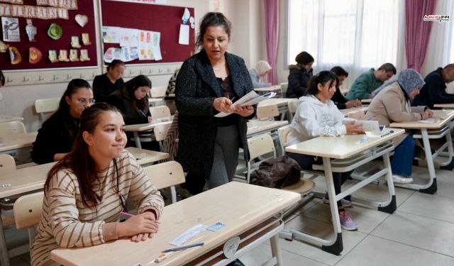 Çocuklarıyla empati kuran veliler kitap sınavında ter döktü