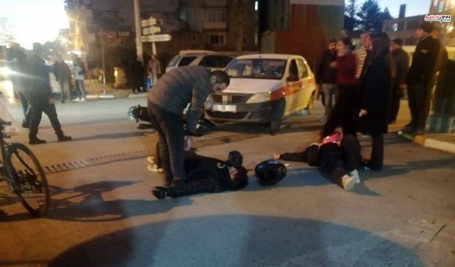 Otomobil ile Motosiklet Çarpıştı: 2 Yaralı
