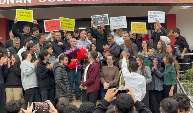 Osmaniye'de öğretmen 40 yılın ardından duygusal vedayla emekli oldu