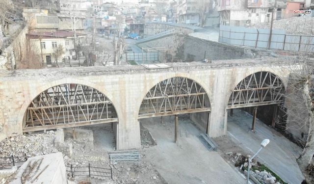 Kahramanmaraş'ta tarihi Kanlıdere Köprüsü restore ediliyor