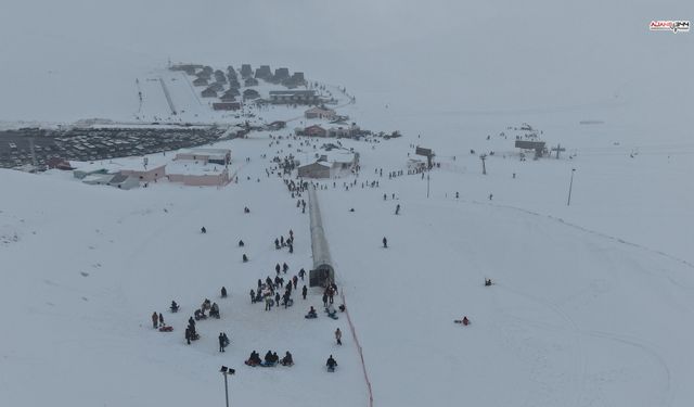 Yedikuyular’da hafta sonu yoğunluğu: Binlerce kişi akın etti