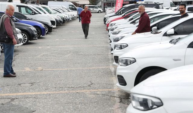 Araç almak isteyenlere ikinci el sürprizi: 400 bin liradan satılacaklar