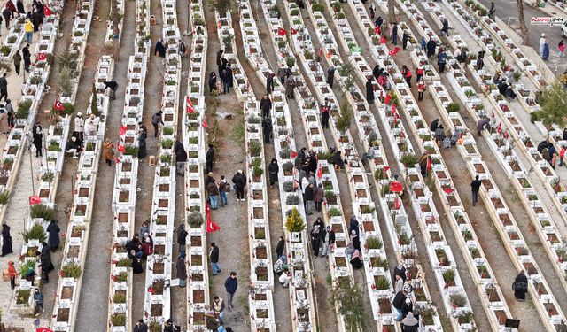 Asrın felaketinin üçüncü yılında: Deprem şehitliğinde vefa nöbeti