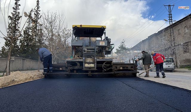 Dulkadiroğlu’nda Rafet Efendi Caddesi sıcak asfaltla yenileniyor