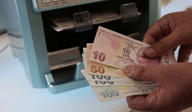 SGK incelemeye başladı: Bunu yapanların maaşı iptal ediliyor!