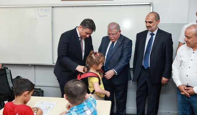 Bu yıl da kitaplar devletten, çanta ve kırtasiyeler Onikişubat Belediyesi’nden
