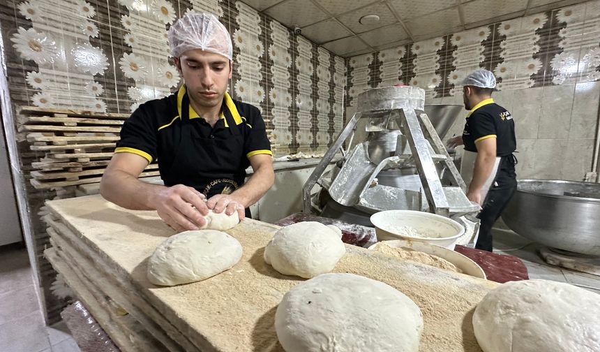 ‘Hiçbir şey başaramazsın’ denilen sağır ve dilsiz genç fırının en iyi ustası oldu