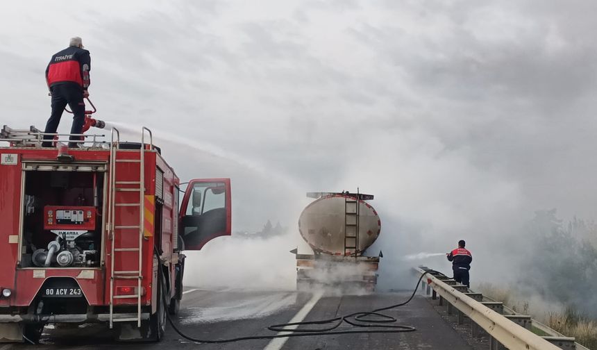 Osmaniye'de seyir halindeki tankerde yangın