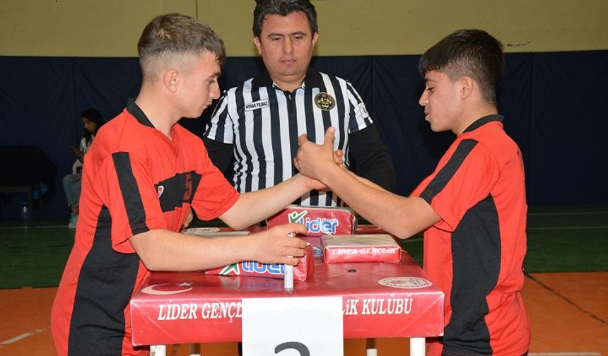 Kahramanmaraş’ta liseli bilekler yarıştı