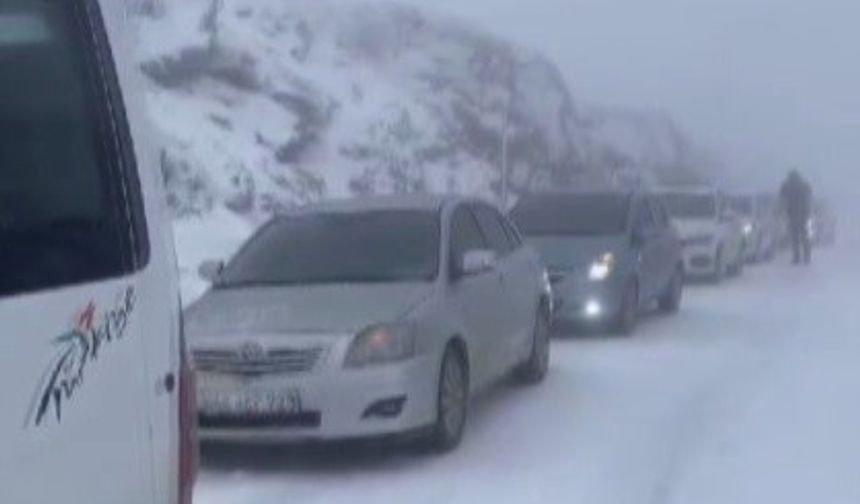 Nurhak'ta kar yolları kapattı
