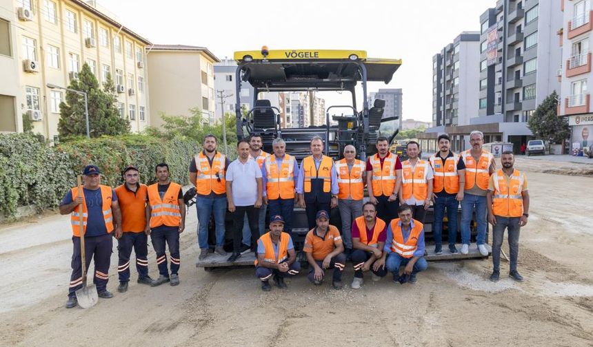 Mersin'de Büyükşehir Belediyesinin yol yapım çalışmaları sürüyor
