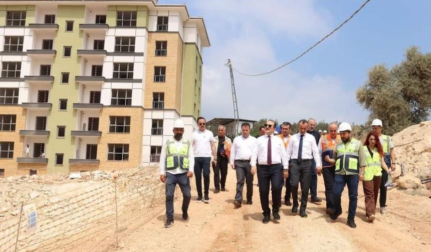Mersin 'de Vali Pehlivan TOKİ inşaat alanında incelemelerde bulundu