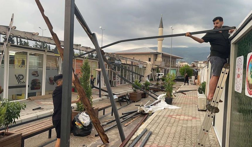 Osmaniye 'de Fırtınada zarar gören Cebelibereket Konteyner Çarşısı'nda yaralar sarılıyor