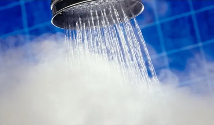 Sıcak suyla duş almak cildi kurutabilir