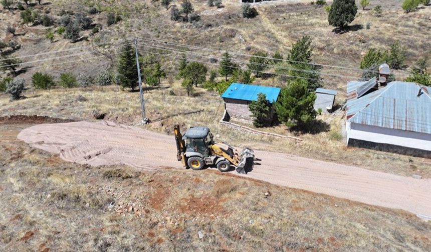 Büyükşehir, Afşin Kırsalında Yolları Yeniliyor