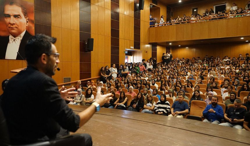 Gri Koç Sınav Kazandıran Taktikleri Anlattı, Gençler İlgiyle Takip Etti