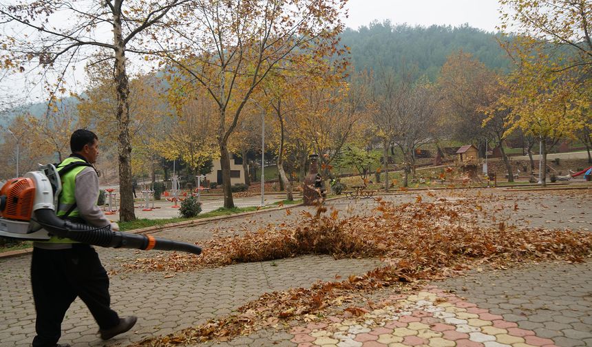 Büyükşehir’den Parklarda Temizlik Seferberliği