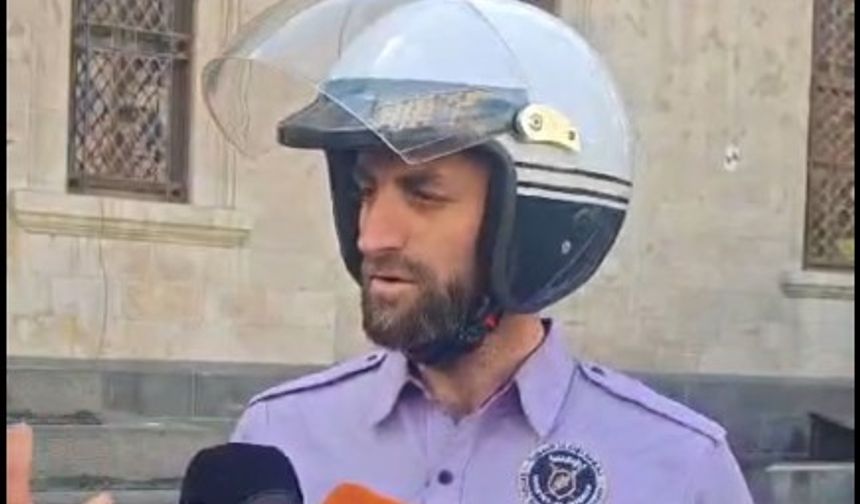 Suriyeli Polis Memuru Ailesini Şam'a Getiremiyor