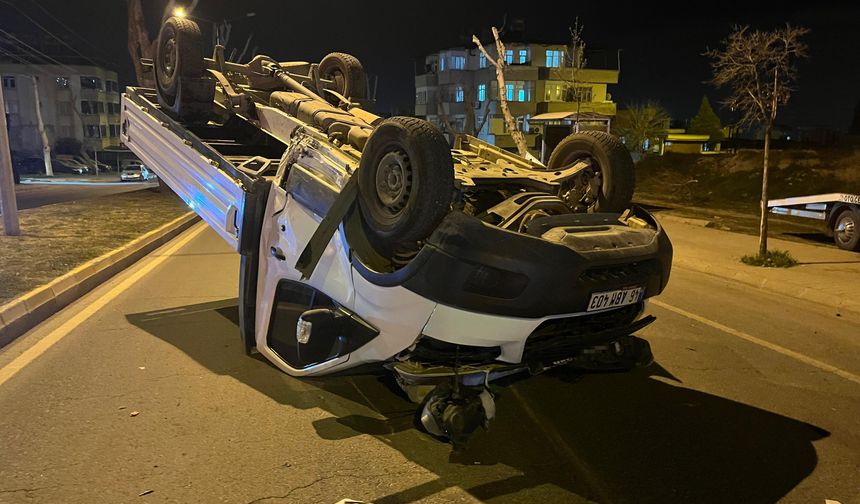 Otomobille Çarpışan Araç Takla Attı, Sürücü Yaralandı