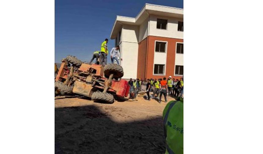 İş makinesi devrildi: 1 yaralı