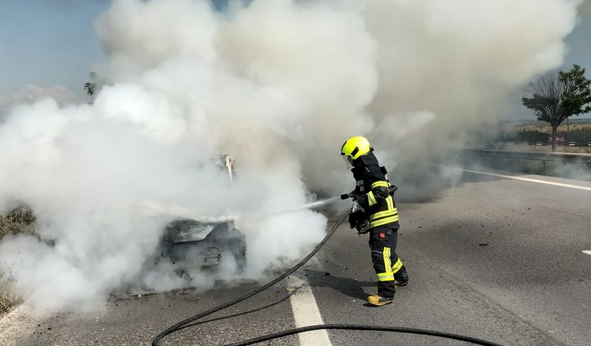 Seyir Halindeki Otomobil Alev Alev Aldı