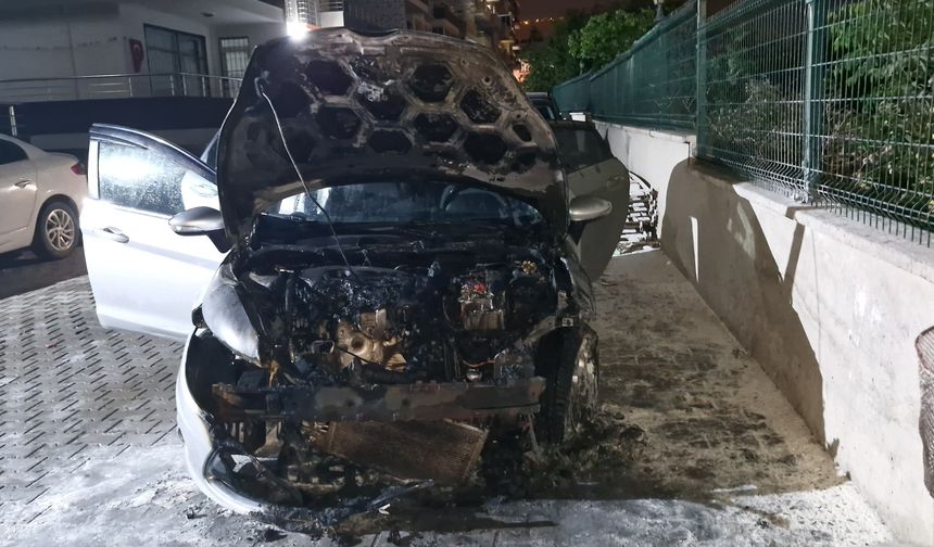 Park Halindeki Otomobilde Korkutan Yangın